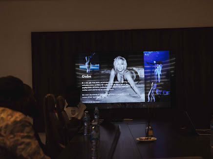 Drtonez leading a creative direction session